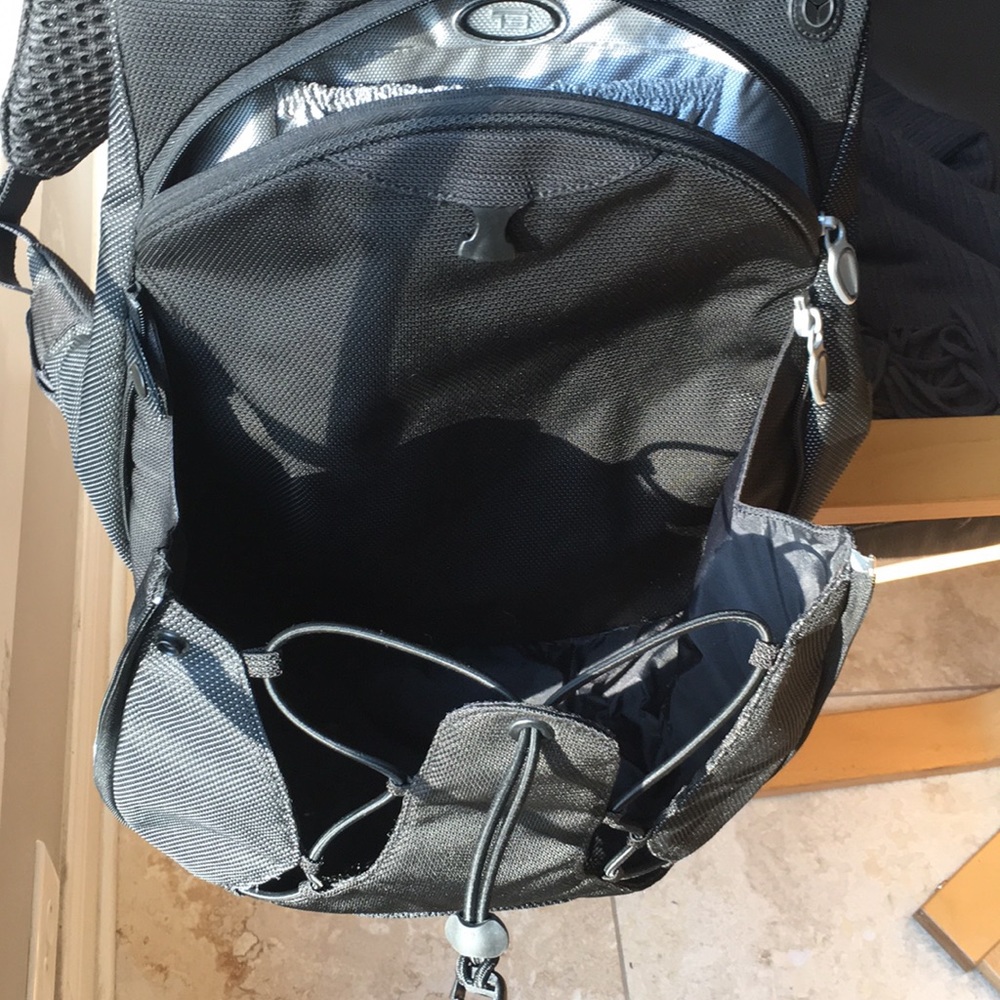 Tumi Backpack - Picture 5 of 10